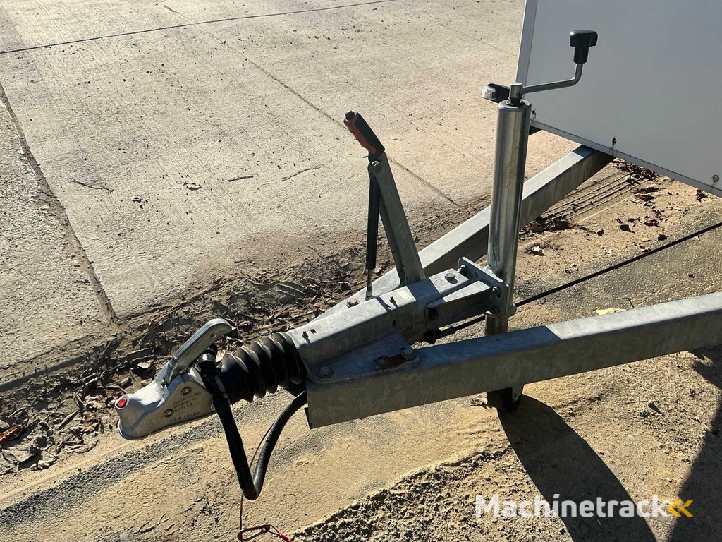 2017 Tack V26V Closed Trailer