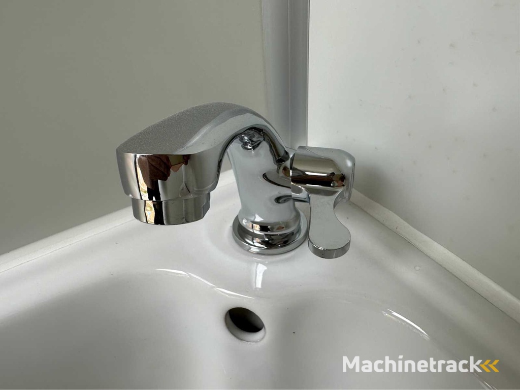 2025 Stahlworks Double Sanitairunit / Toiletunit