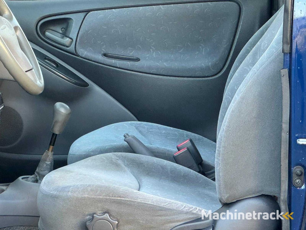 Toyota - 2000 - Yaris - 1.3-16V VVT-i Sol - 17-FR-VH