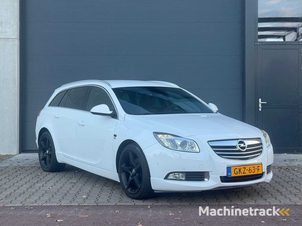 Opel - 2012 - Insignia Sports Tourer - 2.0 T Cosmo - GKZ-63-F