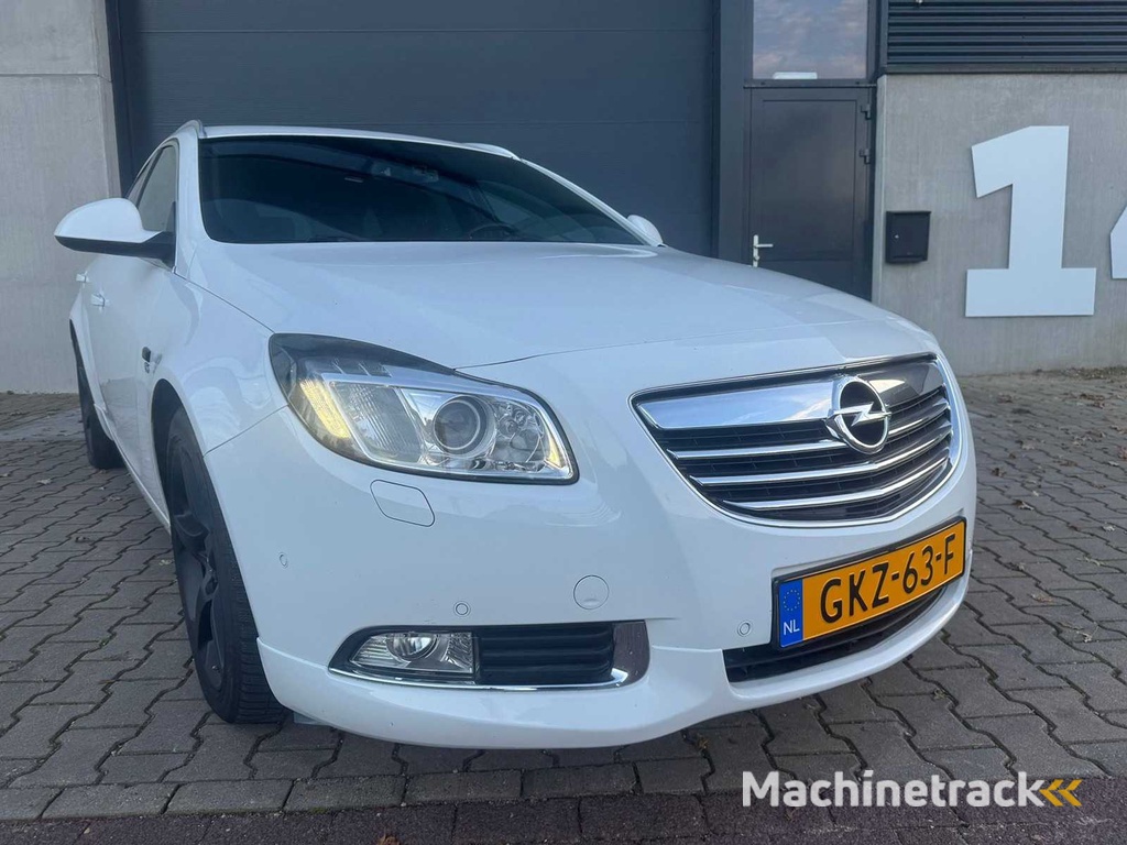 Opel - 2012 - Insignia Sports Tourer - 2.0 T Cosmo - GKZ-63-F