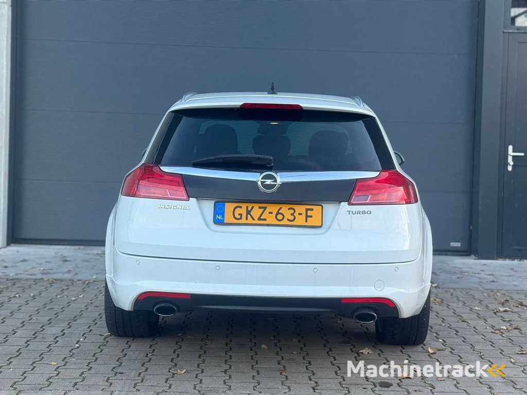 Opel - 2012 - Insignia Sports Tourer - 2.0 T Cosmo - GKZ-63-F