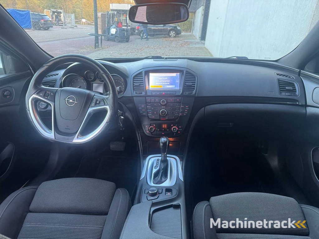 Opel - 2012 - Insignia Sports Tourer - 2.0 T Cosmo - GKZ-63-F