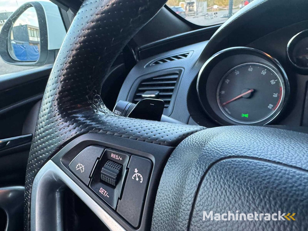 Opel - 2012 - Insignia Sports Tourer - 2.0 T Cosmo - GKZ-63-F