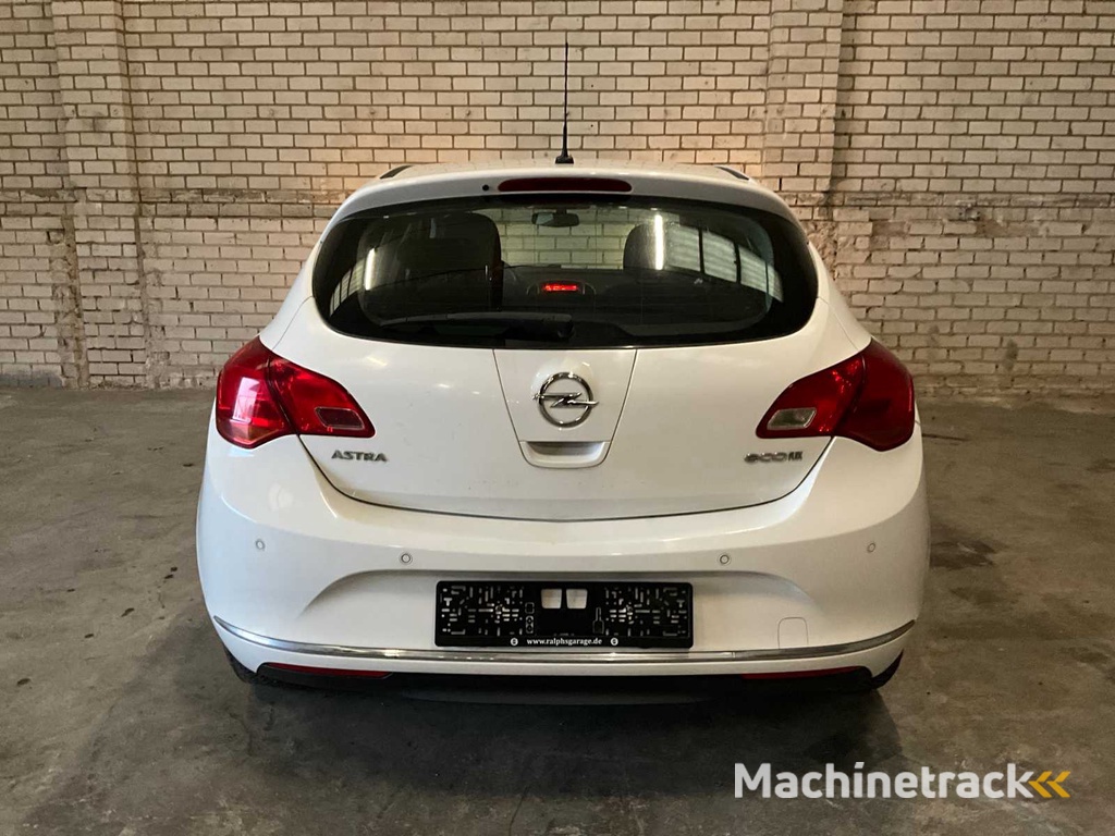 Opel Astra 210073KM Jahr: 2012