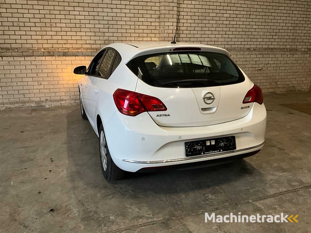 Opel Astra 210073KM Jahr: 2012