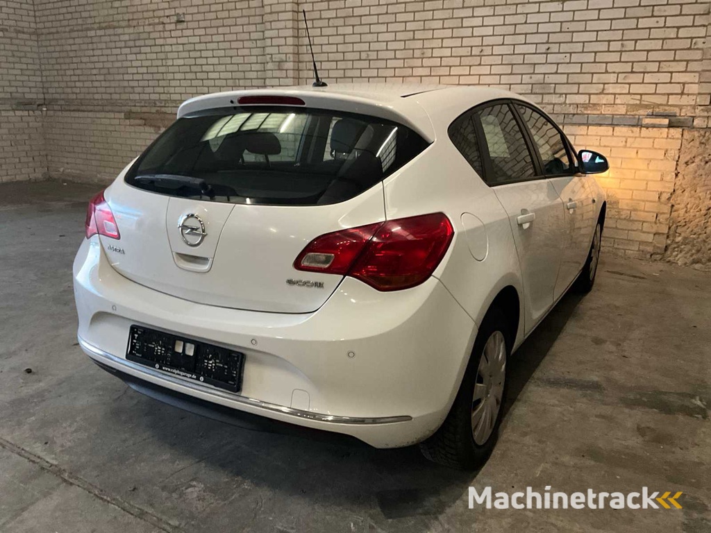 Opel Astra 210073KM Jahr: 2012