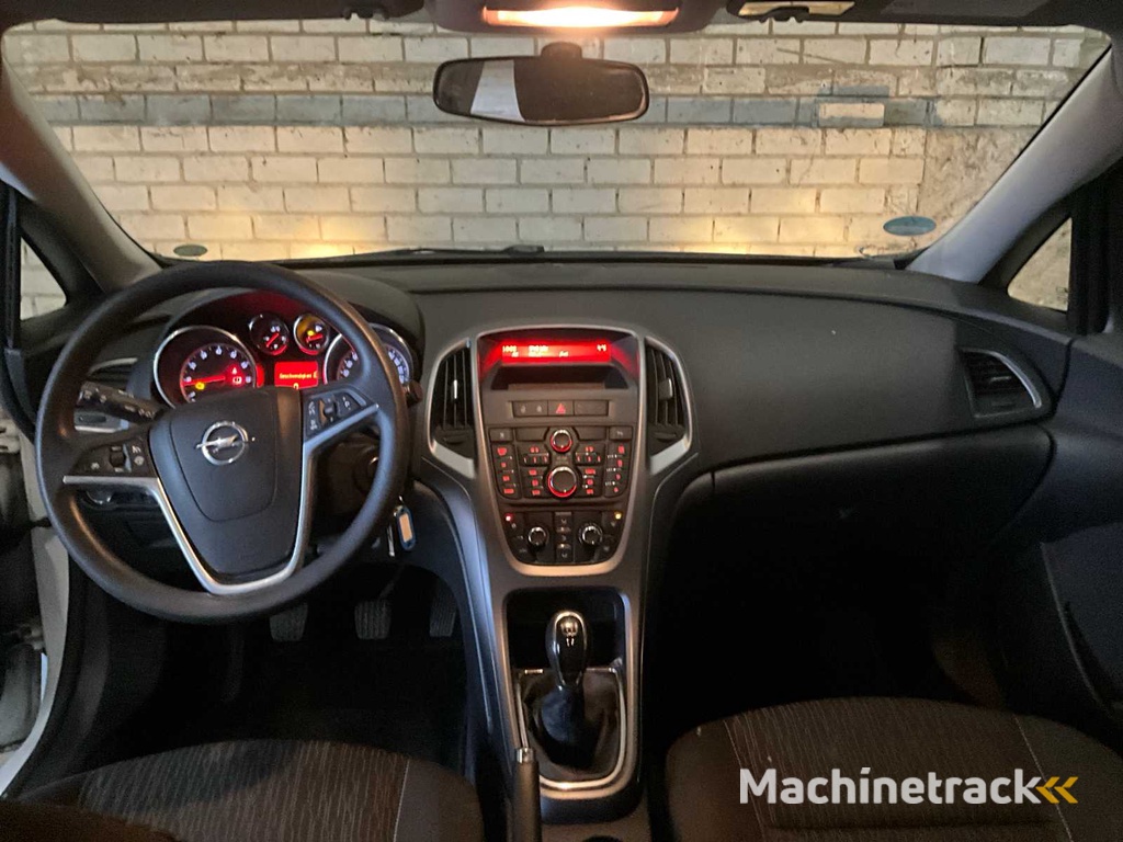 Opel Astra 210073KM Jahr: 2012