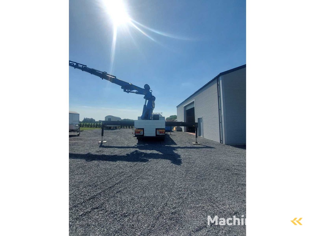 Iveco - Tractor - Truck - 2009 with Pallfinger crane
