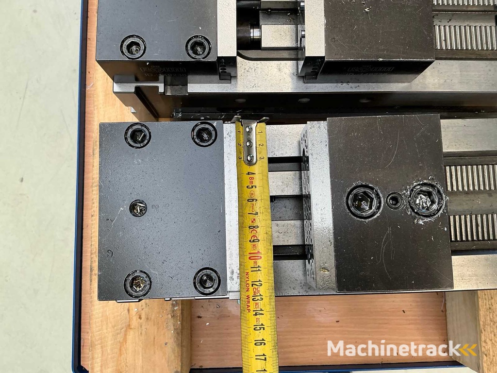 Partij machineklemmen met werkplaatswagen (4x)