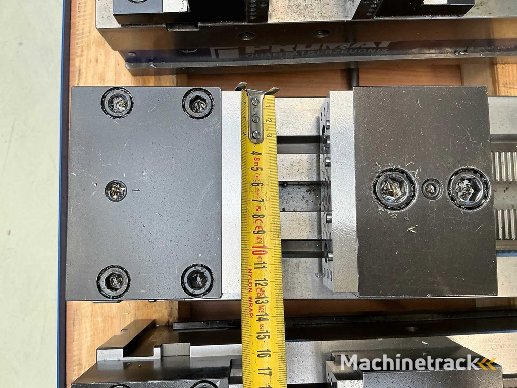 Partij machineklemmen met werkplaatswagen (4x)