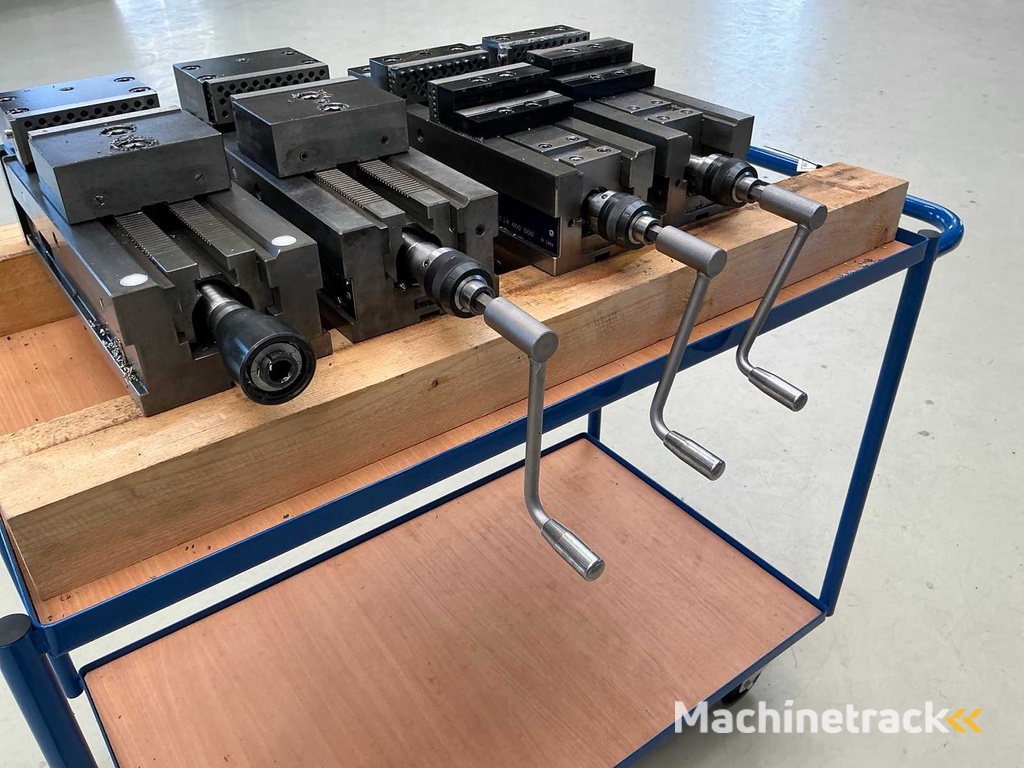 Partij machineklemmen met werkplaatswagen (4x)