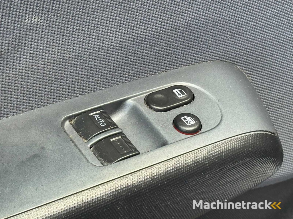 Honda - 2002 - Jazz - 1.4 LS - 28-JX-FR