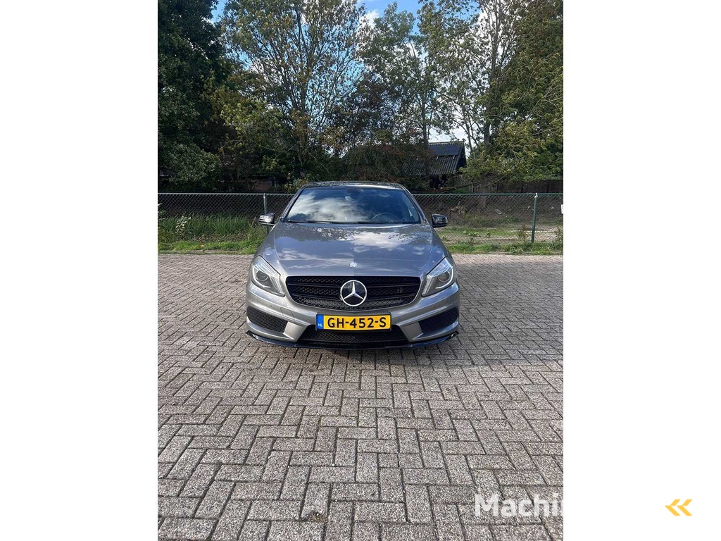 Mercedes-Benz - 2015 - A-klasse - 180 Ambition - GH-452-S