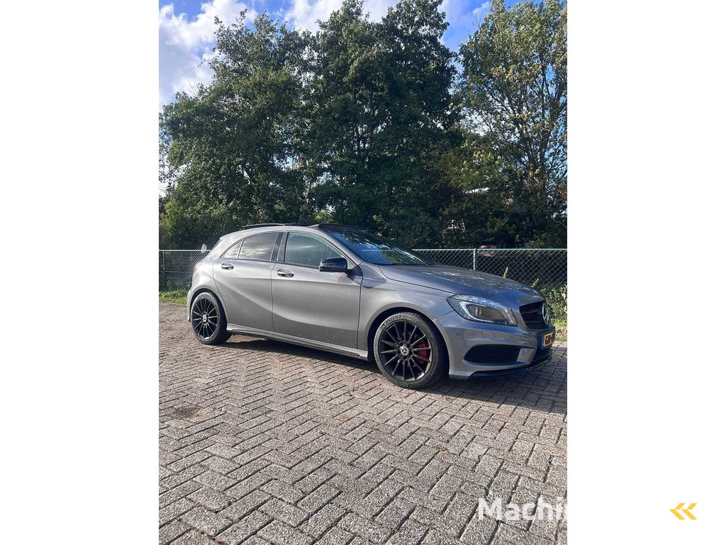 Mercedes-Benz - 2015 - A-klasse - 180 Ambition - GH-452-S