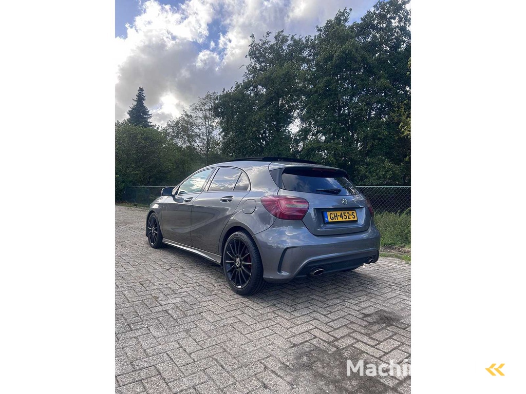 Mercedes-Benz - 2015 - A-klasse - 180 Ambition - GH-452-S