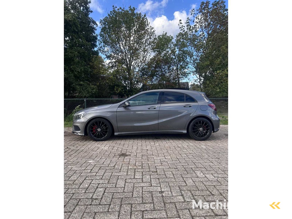 Mercedes-Benz - 2015 - A-klasse - 180 Ambition - GH-452-S