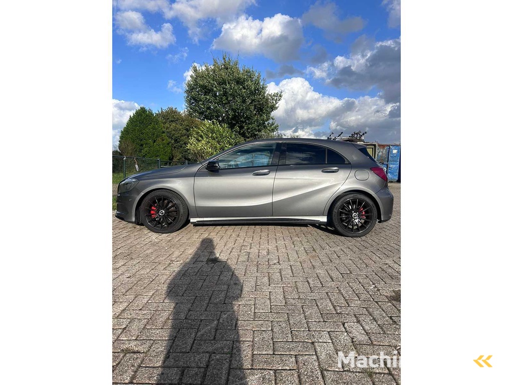 Mercedes-Benz - 2015 - A-klasse - 180 Ambition - GH-452-S