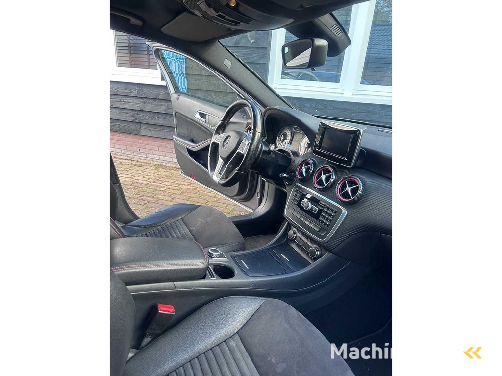 Mercedes-Benz - 2015 - A-klasse - 180 Ambition - GH-452-S