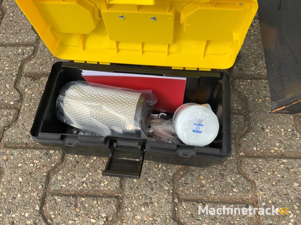 UF Equipment NM-18 Rupsgraafmachine