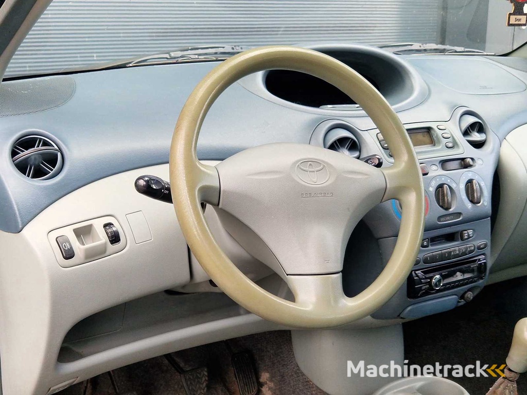 Toyota - 1999 - Yaris - 1.0-16V VVT-i Terra - ZJ-ZS-15