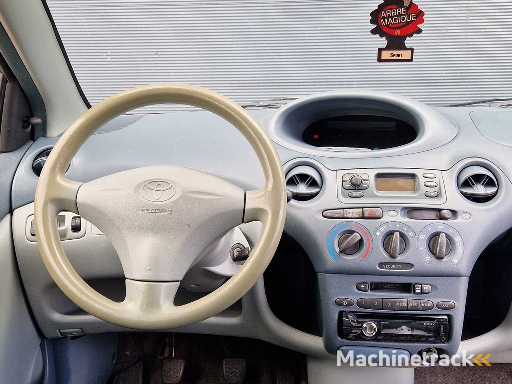 Toyota - 1999 - Yaris - 1.0-16V VVT-i Terra - ZJ-ZS-15