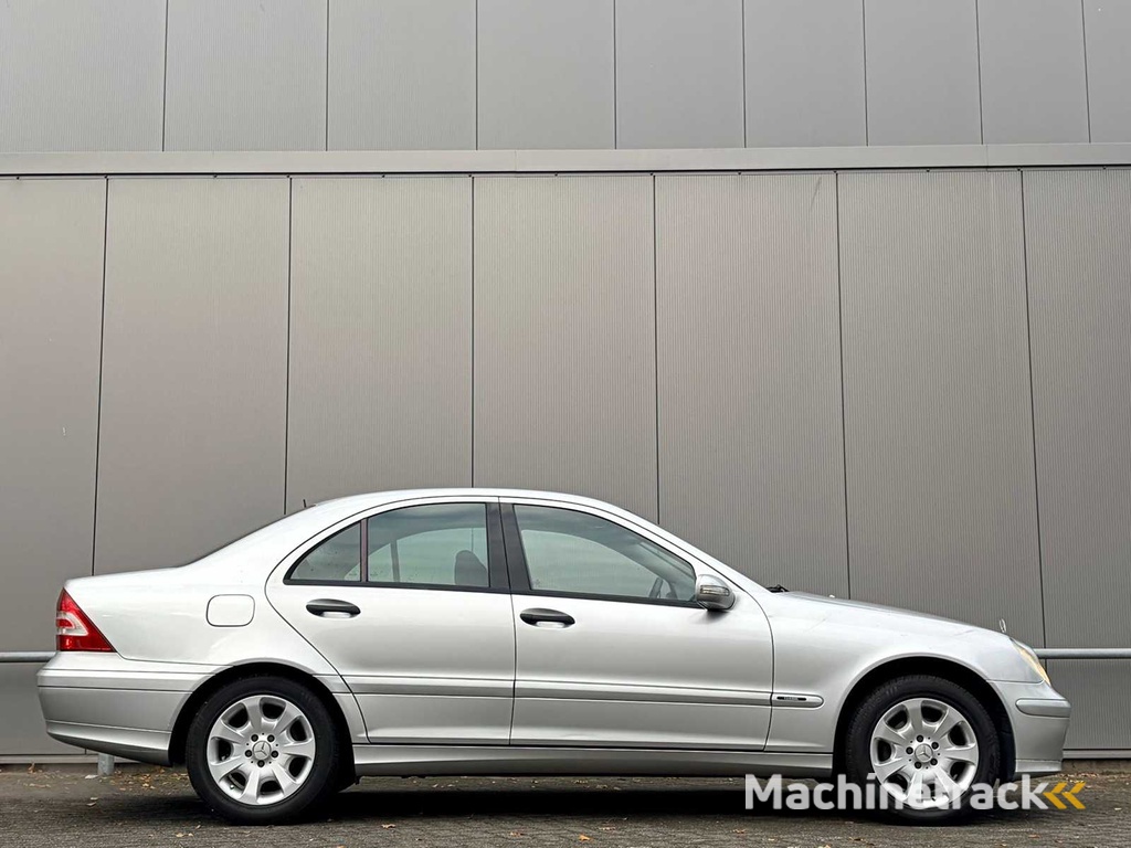 Mercedes-Benz - 2005 - C-klasse - 180 K. Classic - 76-RJ-HN