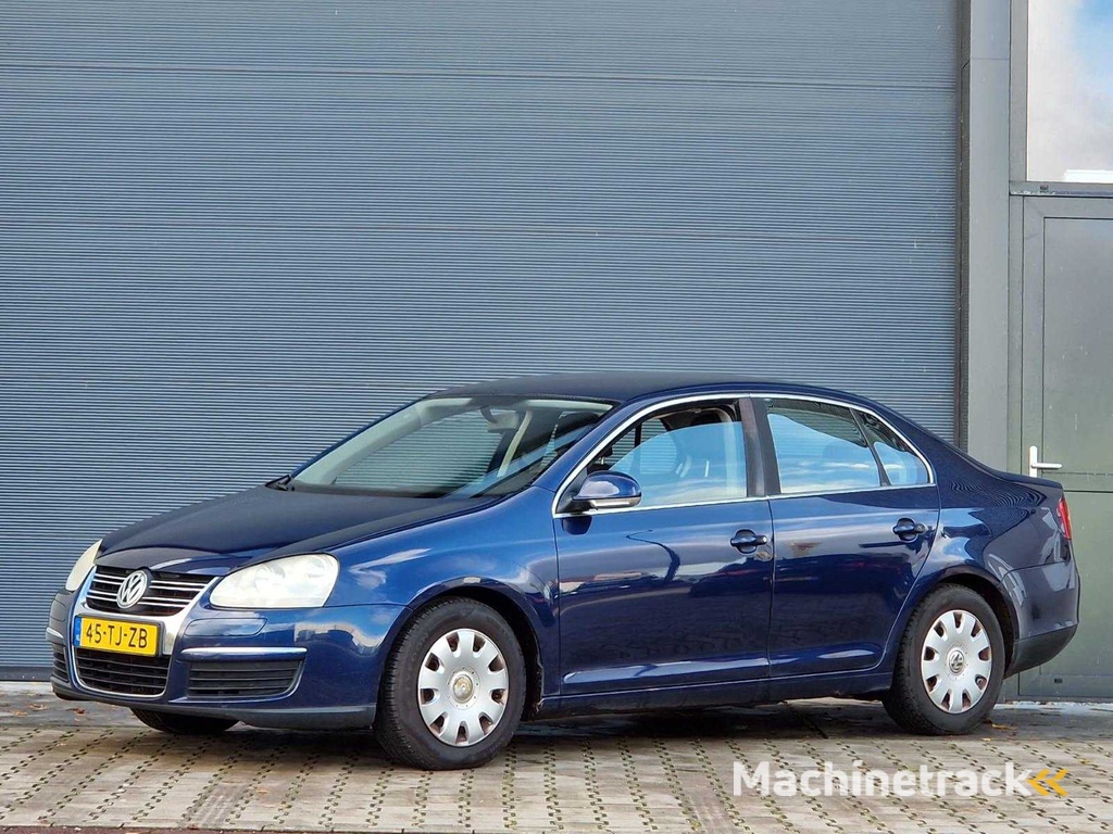 Volkswagen - 2006 - Jetta - 1.6 FSI Comfortline - 45-TJ-ZB