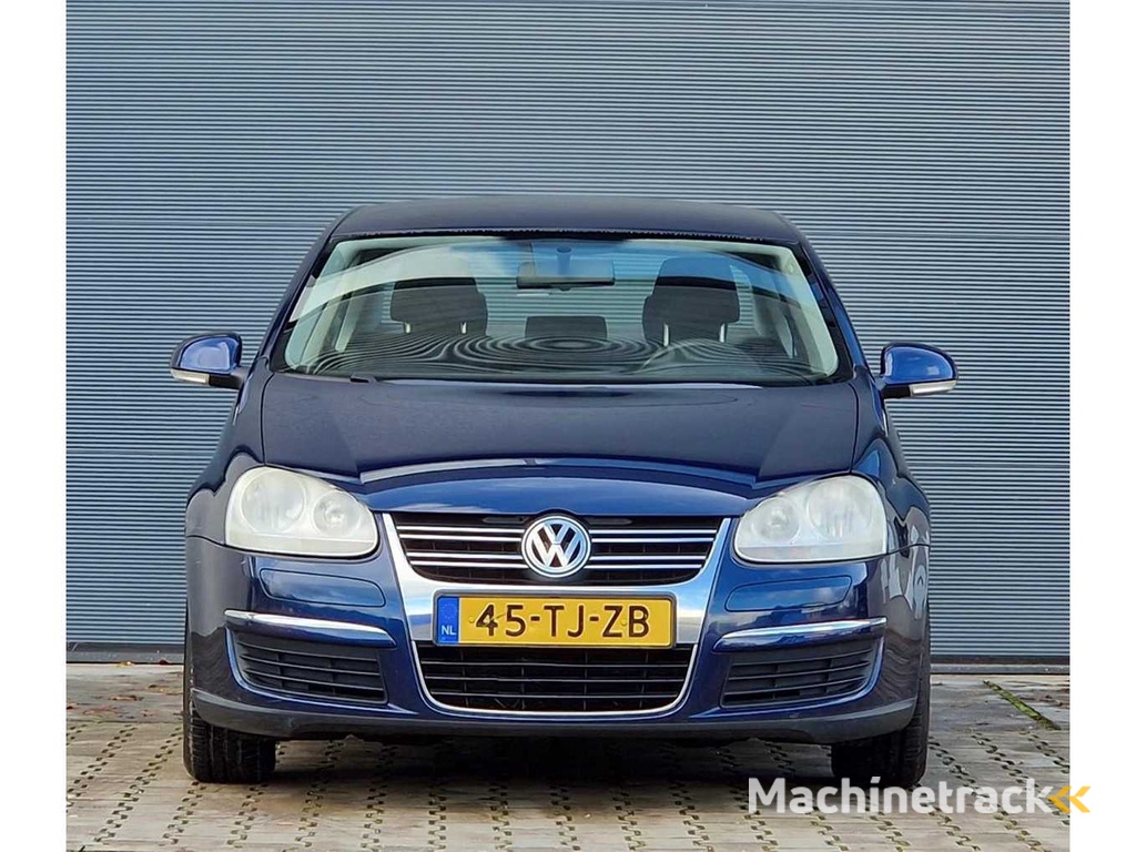 Volkswagen - 2006 - Jetta - 1.6 FSI Comfortline - 45-TJ-ZB