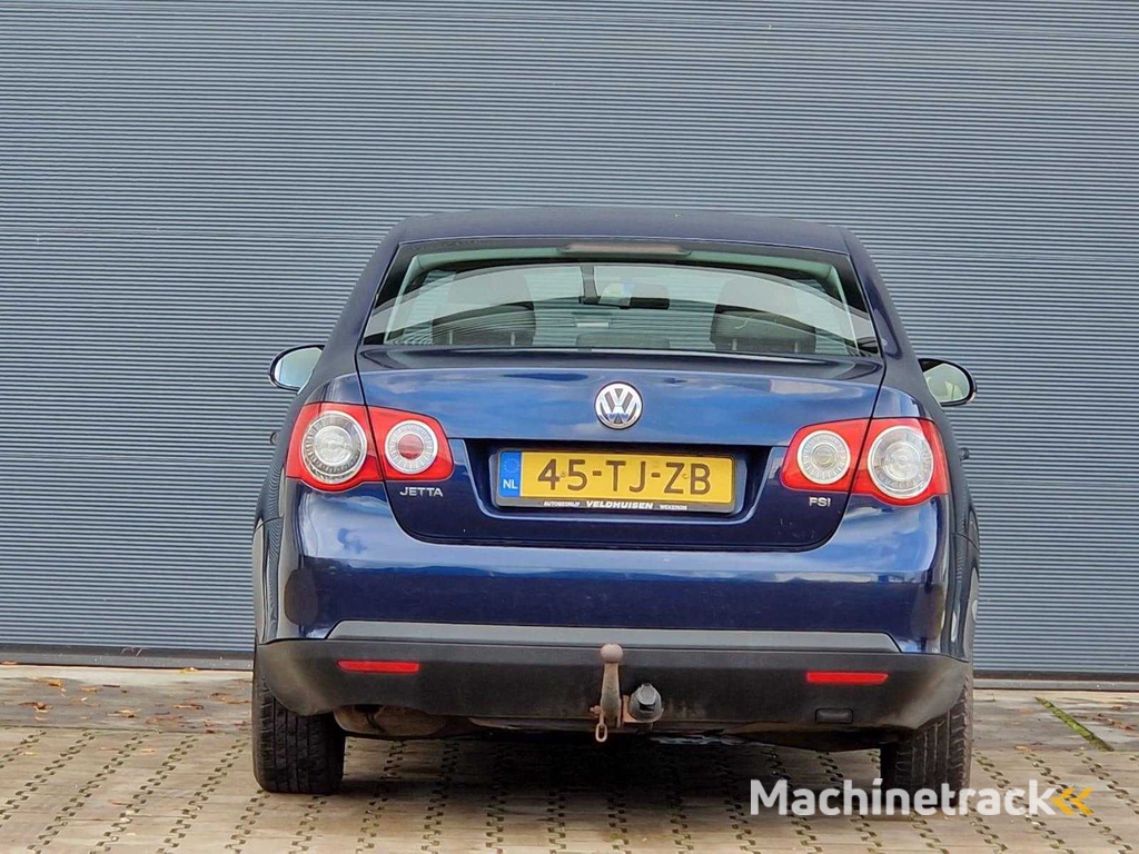Volkswagen - 2006 - Jetta - 1.6 FSI Comfortline - 45-TJ-ZB