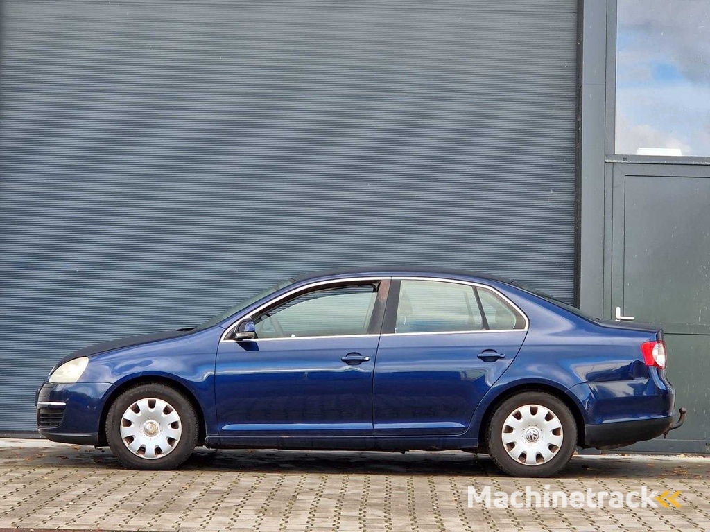 Volkswagen - 2006 - Jetta - 1.6 FSI Comfortline - 45-TJ-ZB