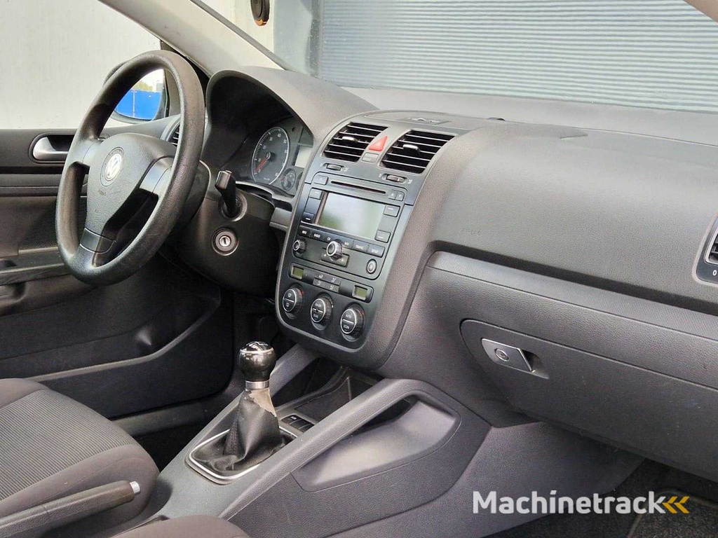 Volkswagen - 2006 - Jetta - 1.6 FSI Comfortline - 45-TJ-ZB