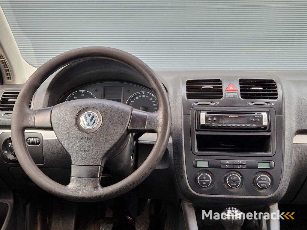 Volkswagen - 2006 - Jetta - 1.6 FSI Comfortline - 45-TJ-ZB