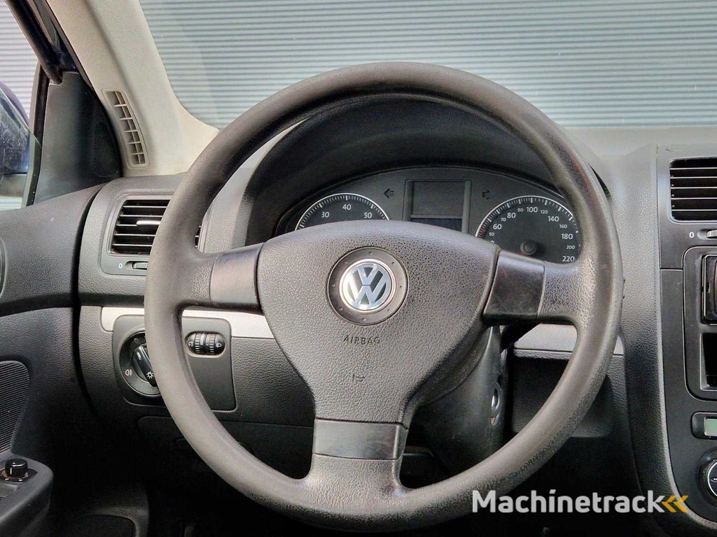 Volkswagen - 2006 - Jetta - 1.6 FSI Comfortline - 45-TJ-ZB