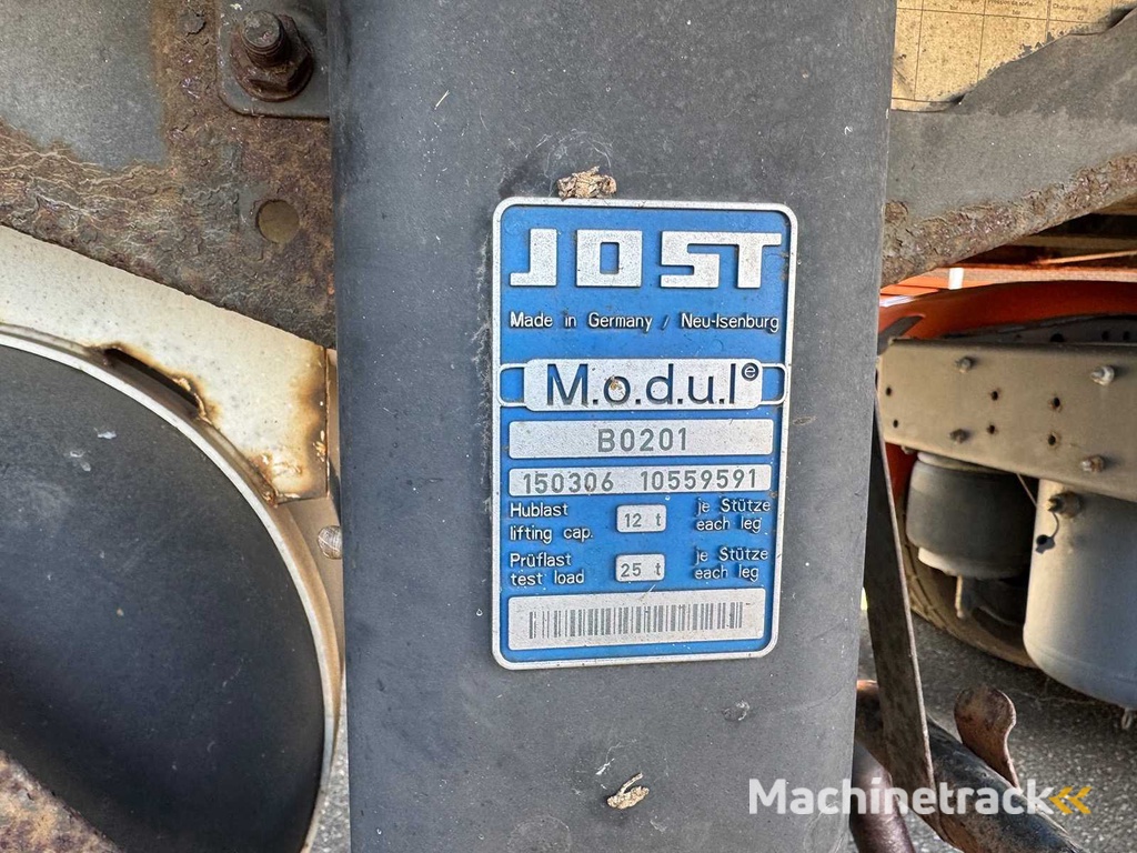 H.T.F. - 2002 - HZP32 - Semi-trailer with closed body with steered rear axle, AMA tail lift 14 meters OG-13-ZV