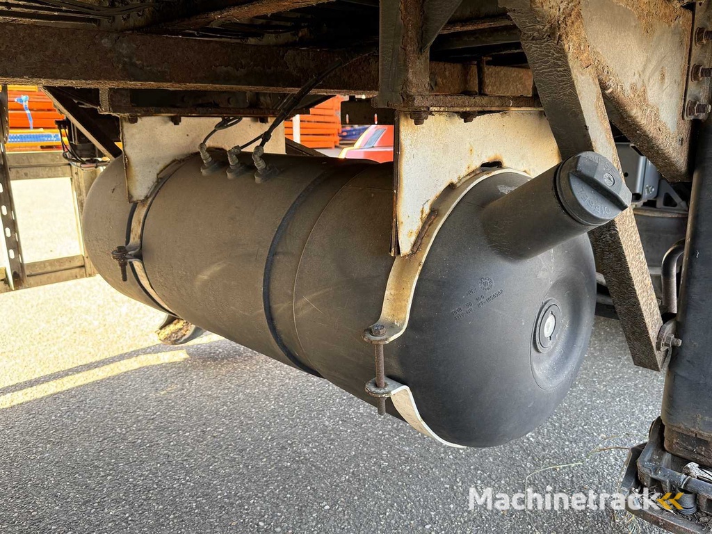 H.T.F. - 2002 - HZP32 - Semi-trailer with closed body with steered rear axle, AMA tail lift 14 meters OG-13-ZV