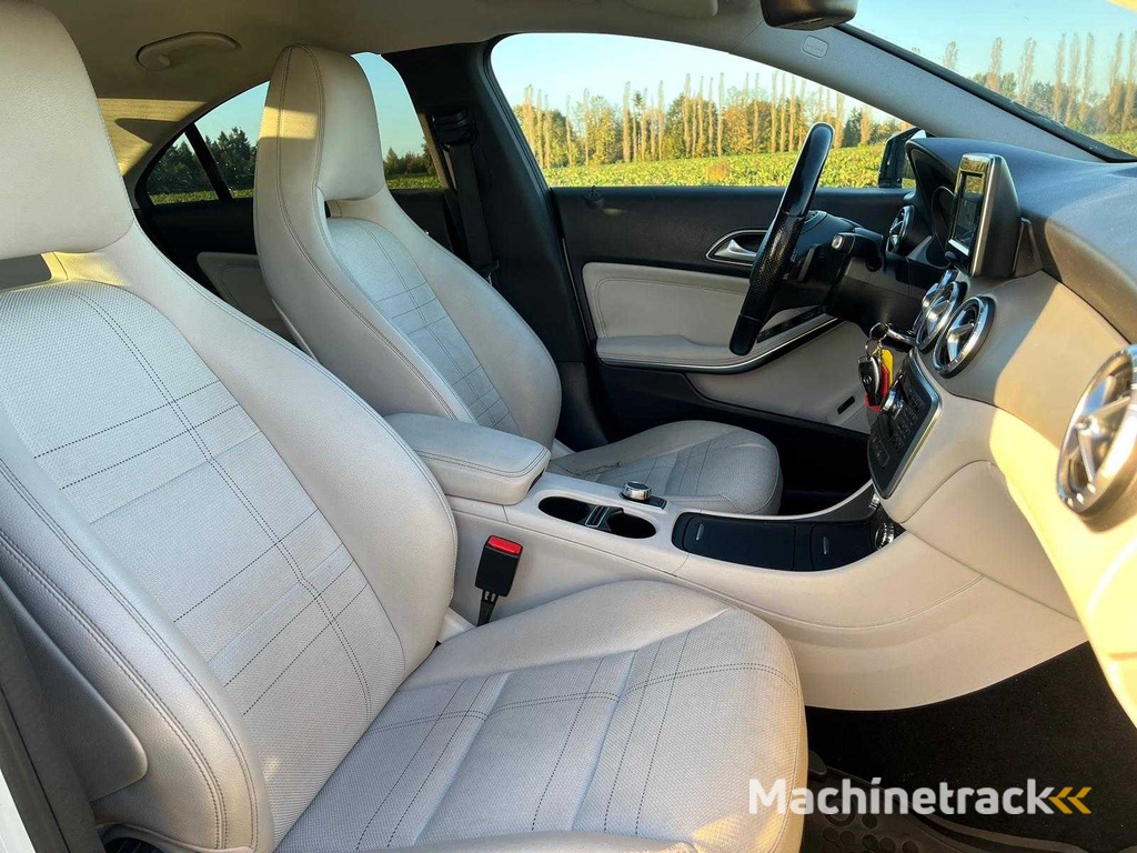 Mercedes-Benz - CLA-klasse - 180 Ambition - 1-TJP-81 - 2014