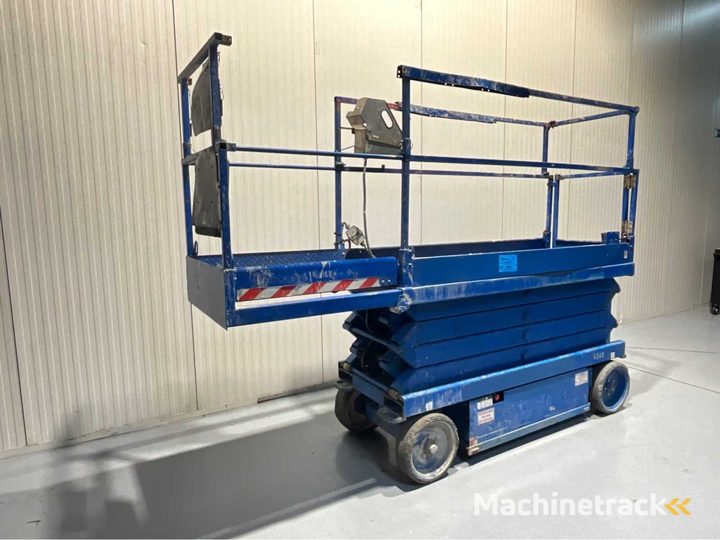 SkyJack SJIII3226 - Hoogwerker werkhoogte 9,9M uitschuifbaar 3M, 229 uur