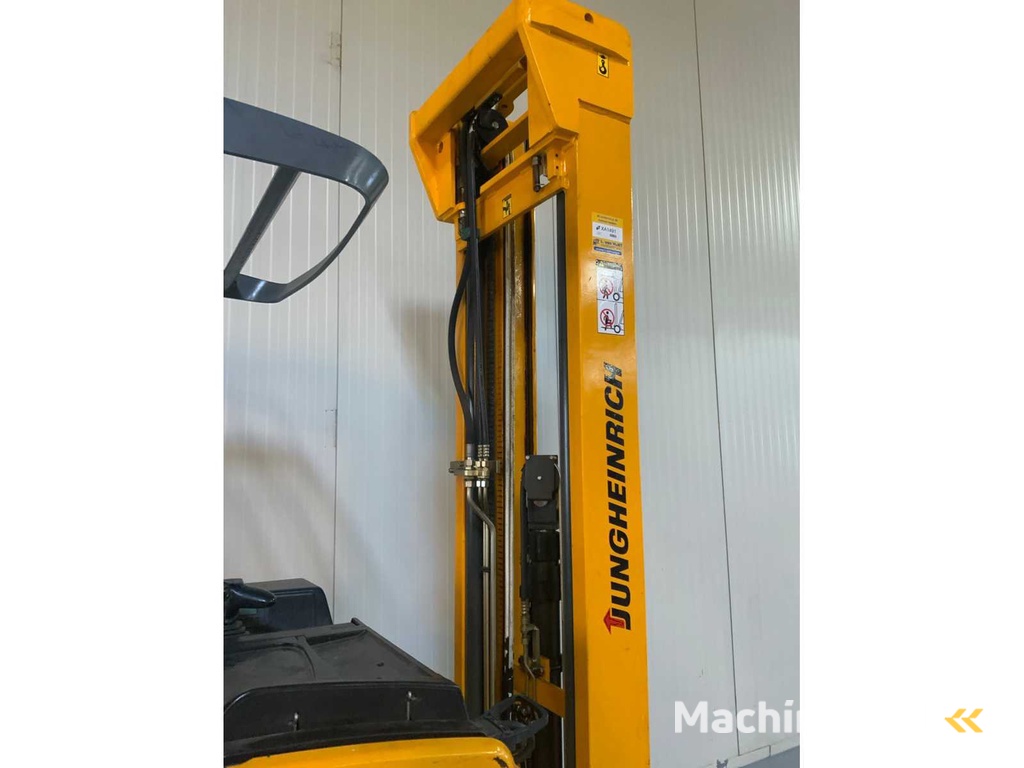 Jungheinrich ETV 214 SN Reach truck, triplex, side shift, free-lift