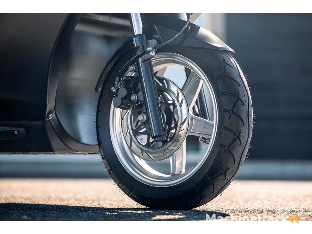 Carver - 2024 - Kleinstwagen - Ladebasis 5.4 kWh - FRZ-56-L