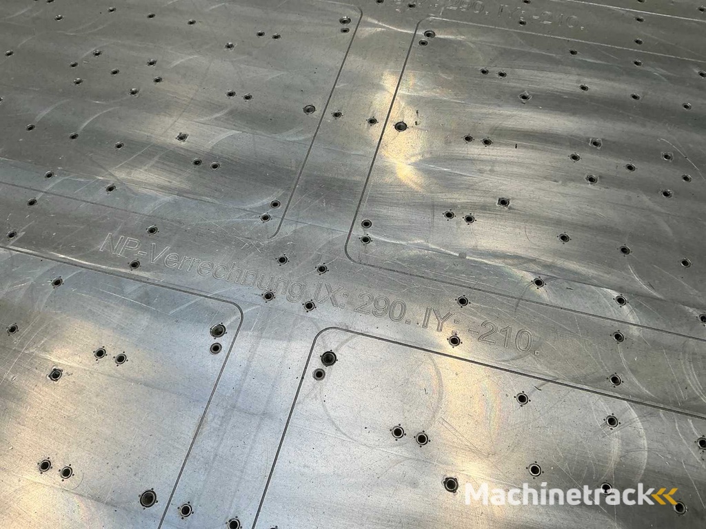 Zero-point clamping plate on workshop trolley