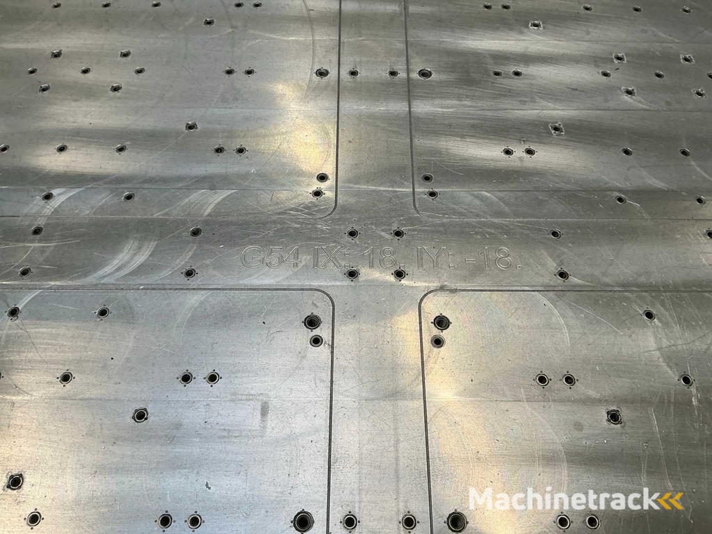 Zero-point clamping plate on workshop trolley