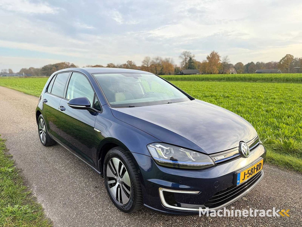 Volkswagen - 2015 - e-Golf - e-Golf - J-581-RD