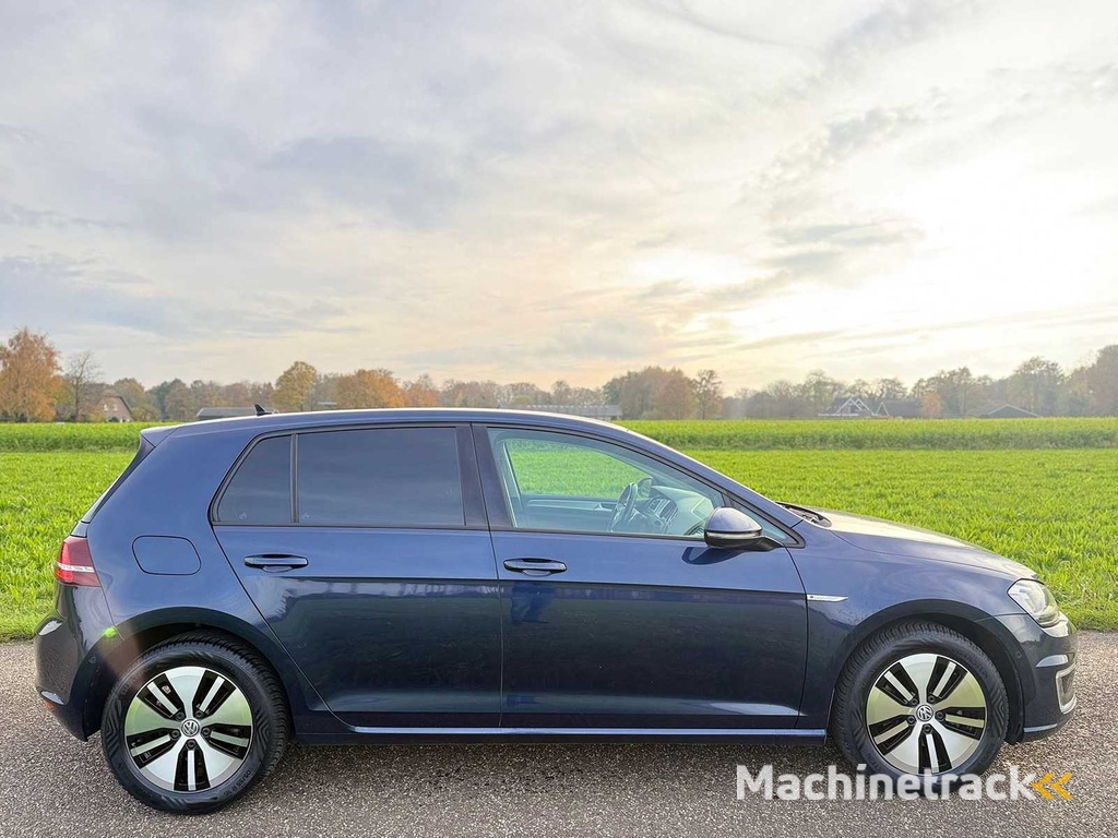 Volkswagen - 2015 - e-Golf - e-Golf - J-581-RD