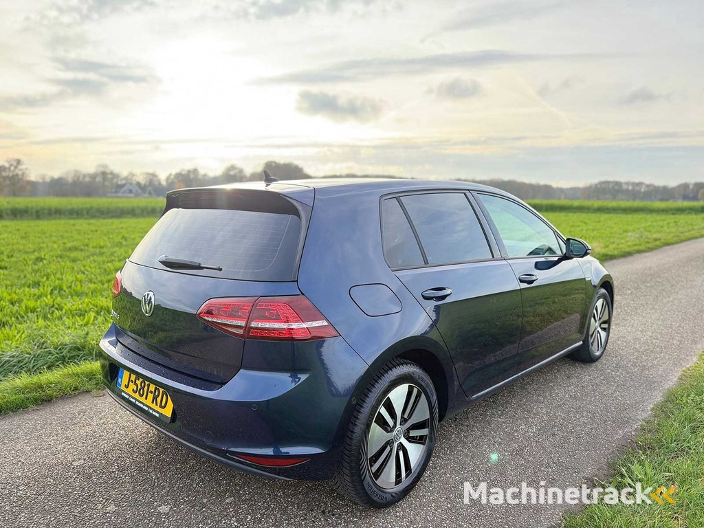 Volkswagen - 2015 - e-Golf - e-Golf - J-581-RD