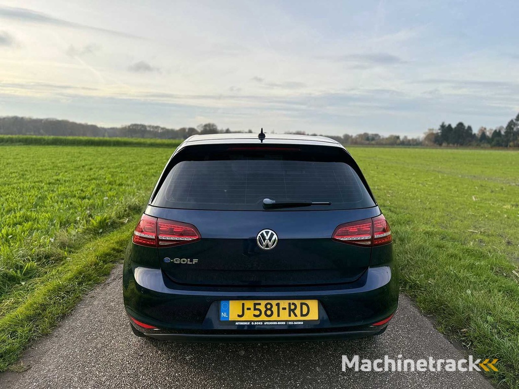 Volkswagen - 2015 - e-Golf - e-Golf - J-581-RD