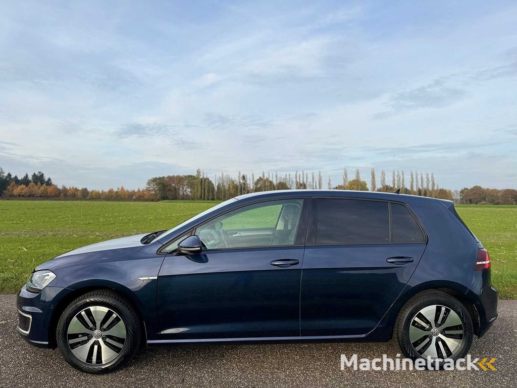 Volkswagen - 2015 - e-Golf - e-Golf - J-581-RD