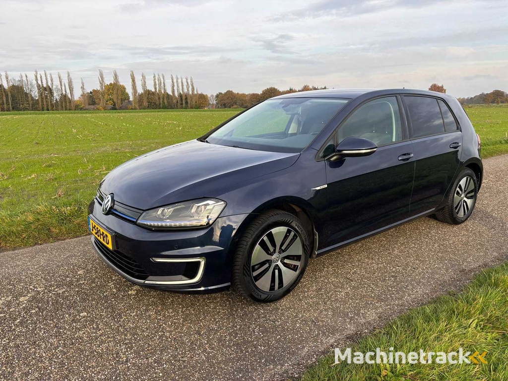 Volkswagen - 2015 - e-Golf - e-Golf - J-581-RD