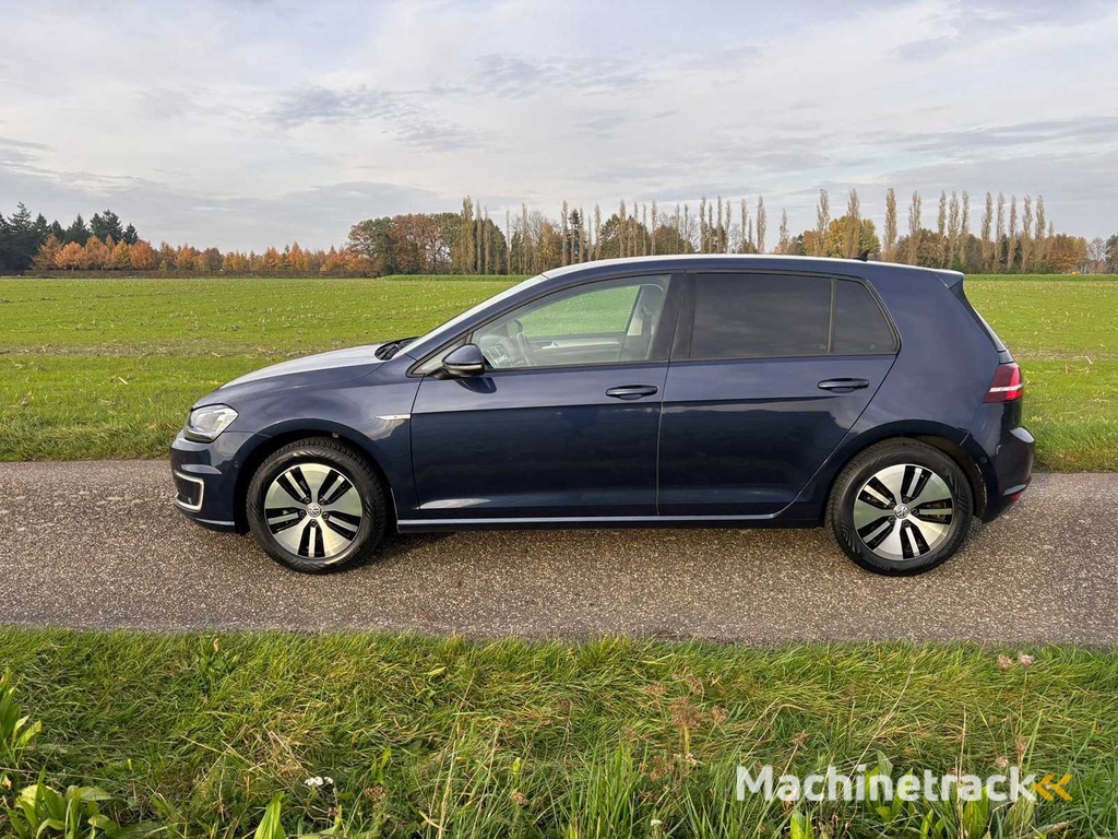 Volkswagen - 2015 - e-Golf - e-Golf - J-581-RD