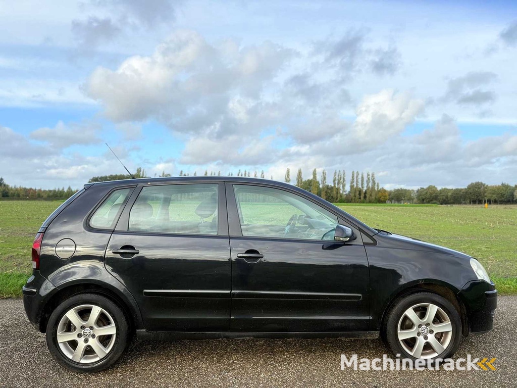 Volkswagen - 2007 - Polo - 1.4-16V Optiv - 14-XH-ST